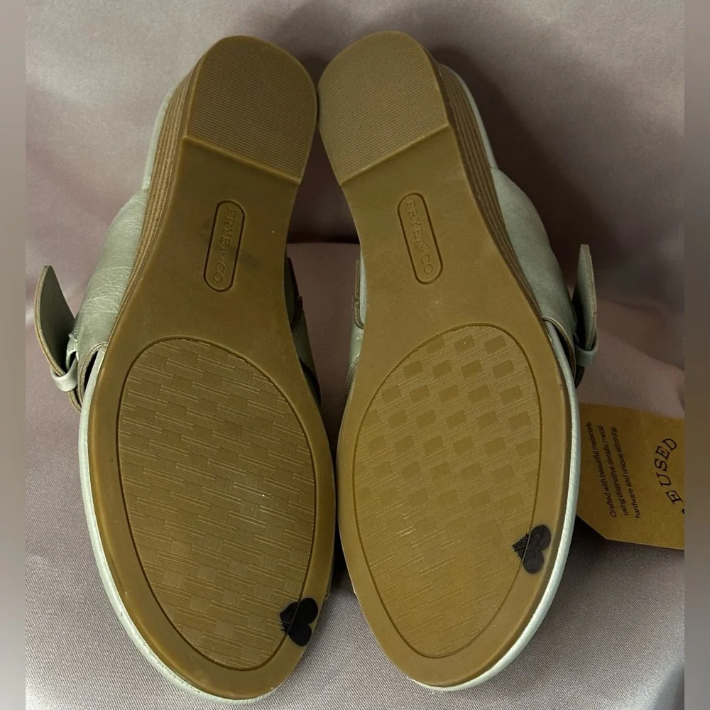 COPY - Frye And Co Womens Quincey Thong Sandals Taupe Gray Faux Leather Wedge 8… - Picture 16 of 16